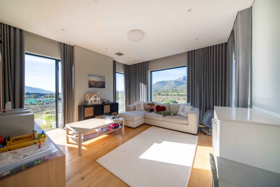 To Let 4 Bedroom Property for Rent in Val De Vie Estate Western Cape